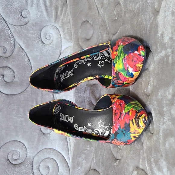 Floral Heels - Picture 2 of 5